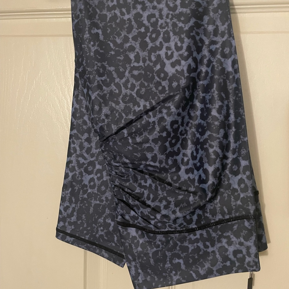 Zyia scrunched light n tight size 16-18 7/8” leggings